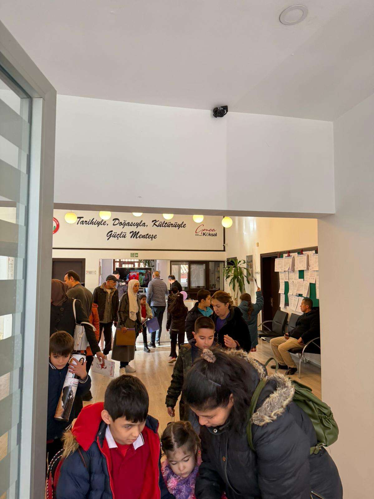 Karnelerini Alan Çocuklar Menteşe Belediyesine Koştu: Hediyeler Başkan Köksal Aras’tan 4